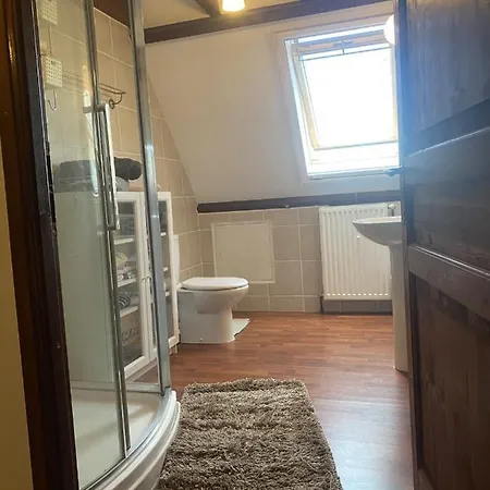 Espace Familial En Etage Avec 2 Et Des Sanitaires Prives * Salviac